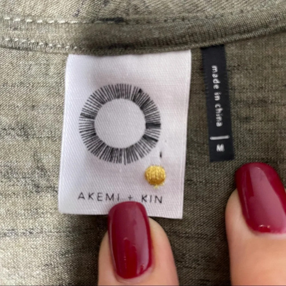 Akemi+Kin Faux Wrap Sleeveless Top size M - Picture 10 of 10